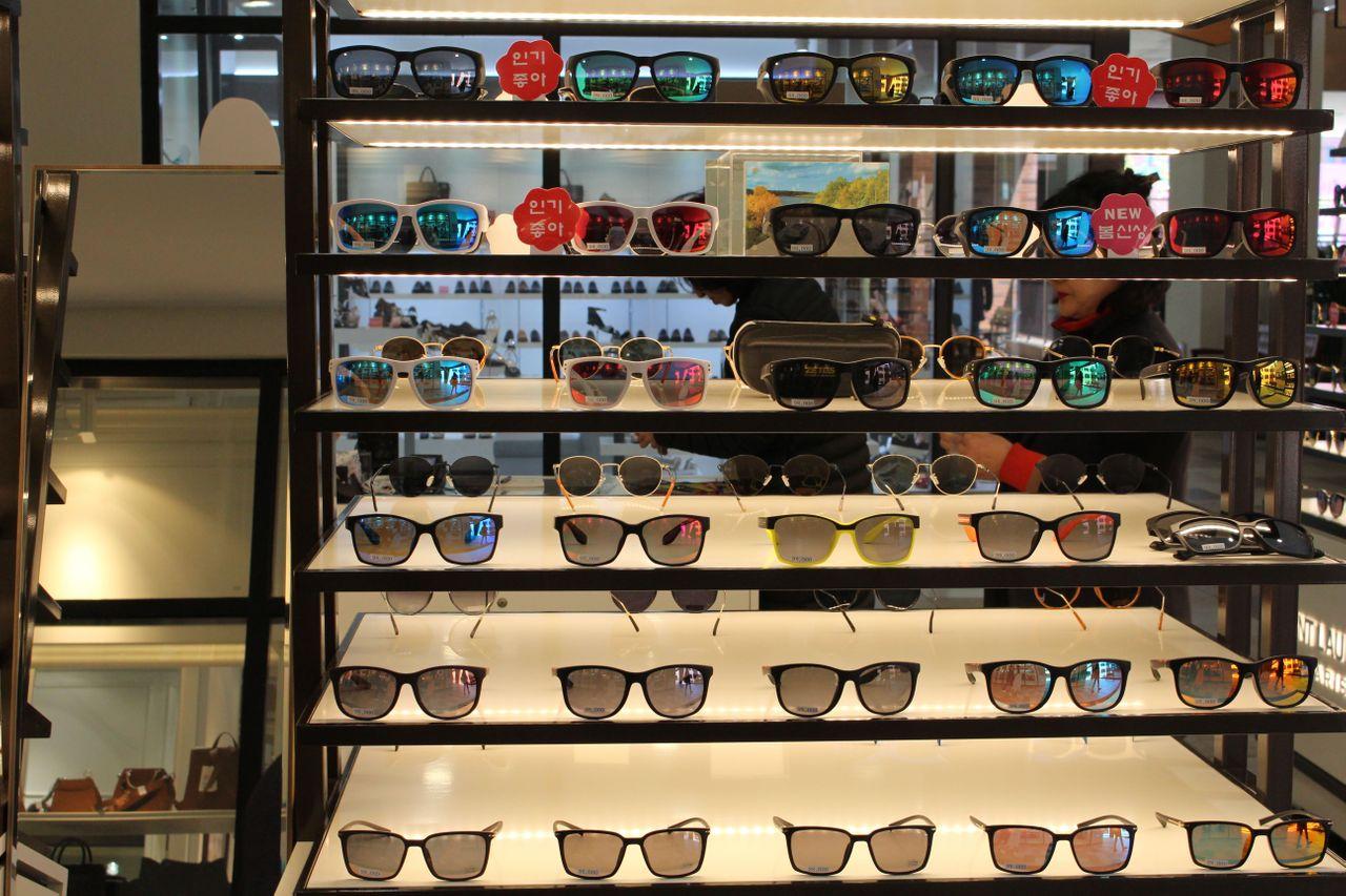 Paju outlet. shopping. premium outlet. seoul shopping. shopping in seoul. paju lotte premium outlet. hyundai department store. lotte department store.